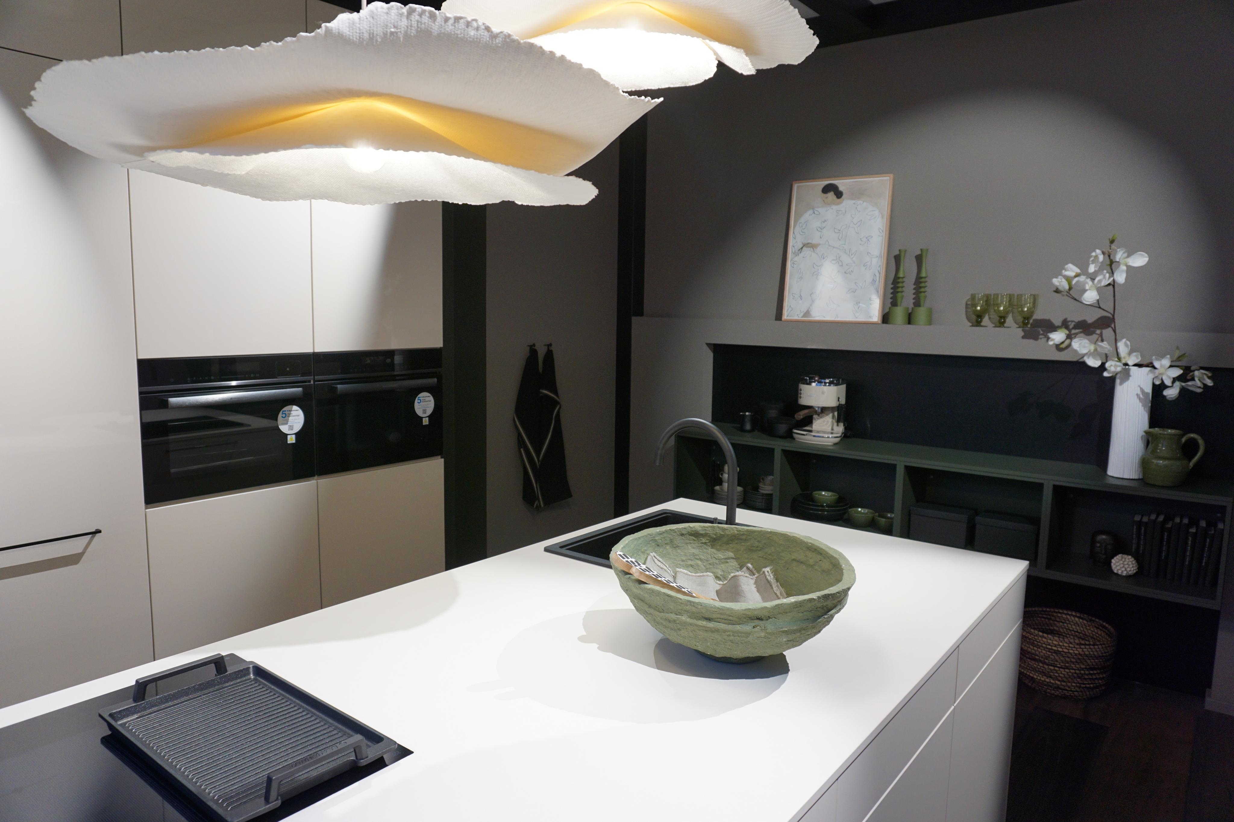 Graue Küche in Rissen