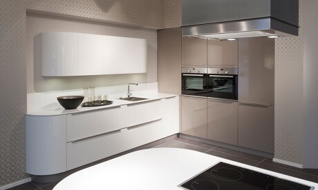 Aufs Bild klicken und die Hochglanzküche größer sehen! Aufs Bild klicken und die Hochglanzküche größer sehen!