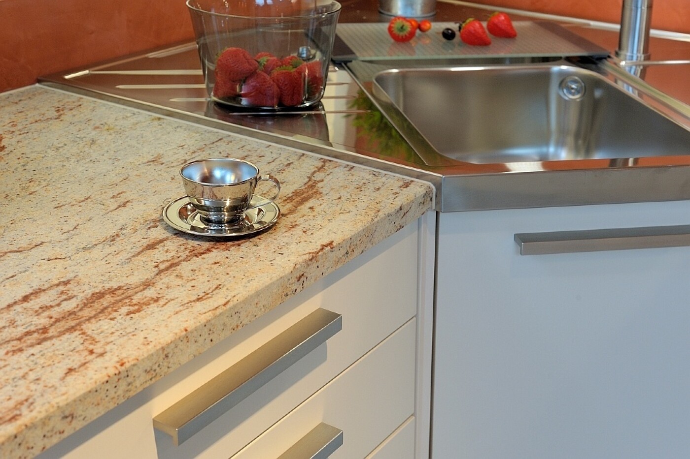 Küchenspüle als Ecklösung – perfekt auf Ihre ergonomischen Bedürfnisse zugeschnitten Küchenspüle als Ecklösung – perfekt auf Ihre ergonomischen Bedürfnisse zugeschnitten